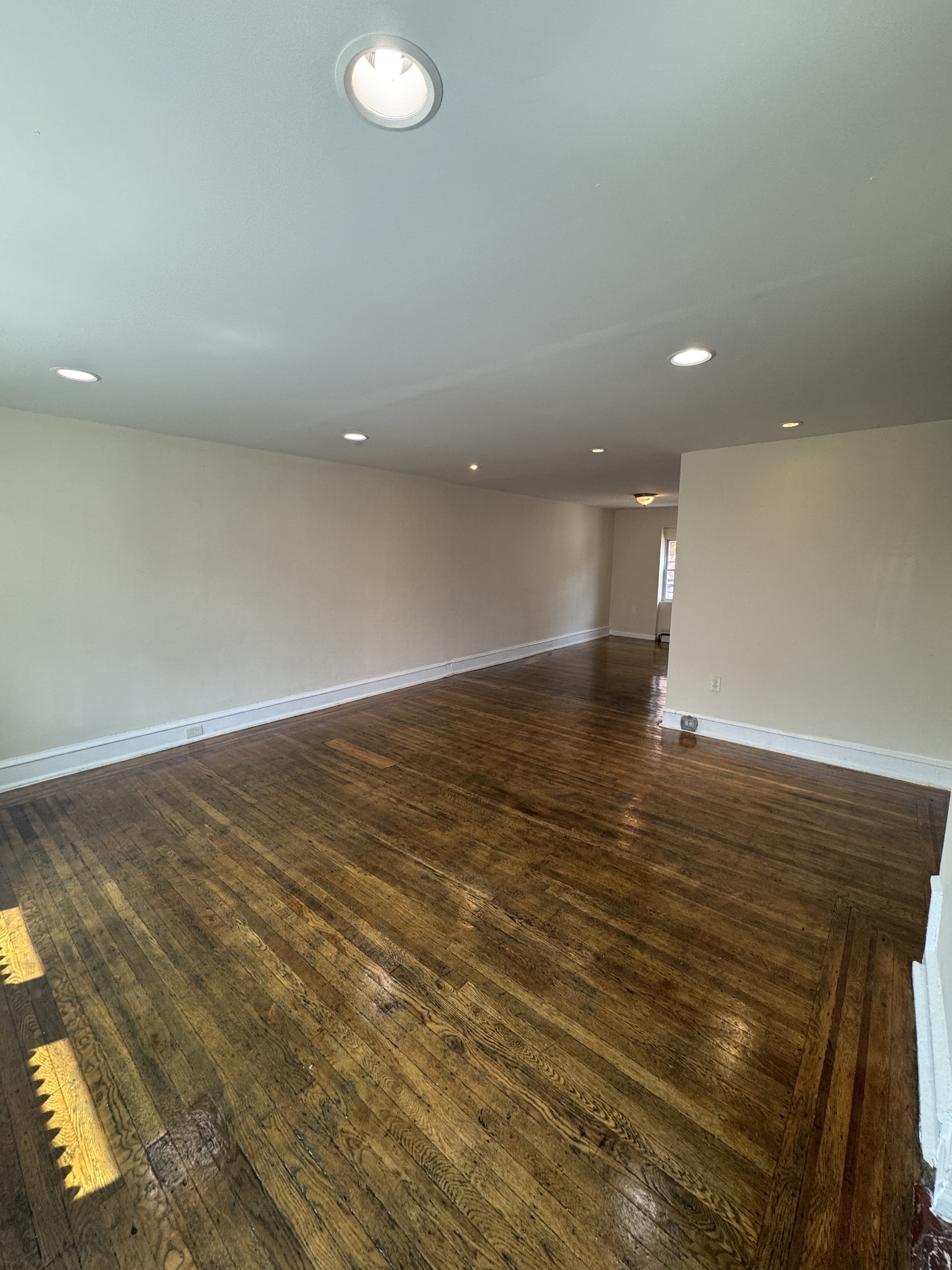 327 W Wingohocking St